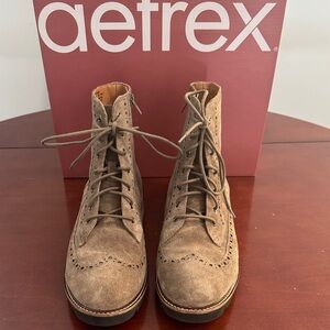 NIB Aetrex Women's Margo Taupe Wingtip Lace-Up Boots